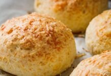 Рецепт неймовірно смачних сирних булочок до сніданку