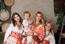 Вінницька нардепка вразила традиційним образом з історичним принтом на сімейній фотосесії