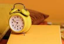 Сьогодні вночі в Україні переведуть годинника на зимовий час