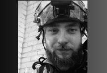 На Майдані в Києві попрощаються з вінничанином Андрієм Романюком, який пройшов шлях від Революції Гідності до фронту