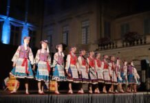 Ансамбль «Барвінок» зібрав 300 тисяч гривень для підтримки наших військових