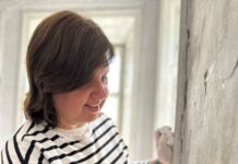 У занедбаному палаці на Вінниччині виявили унікальну ліпнину та інші цінні елементи декору