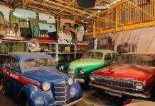 Автомобілі, що пережили епохи: ретровиставка у Вінниці продовжує дивувати