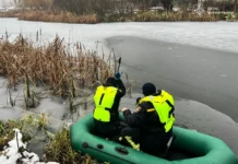 Вінницькі рятувальники витягли потопельника зі ставка на Старому місті