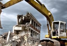 У Вінниці демонтують незаконні тимчасові споруди з кількох вулиць міста