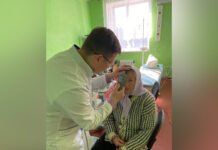 Окуляри та консультації безкоштовно: лікарі з Вінниці завітали до віддаленого села