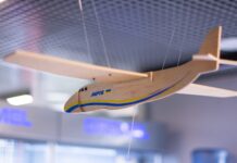 VinSmart Центр запрошує татусів і дітей на майстер-клас із моделювання літачків