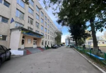 У Могилів-Подільському коледжі за грантові кошти встановили вуличні тренажери