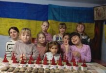 У Вінниці маленькі волонтери виготовляли подарунки для захисників