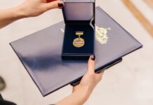 Двоє вінницьких освітян отримали престижну Премію Верховної Ради України