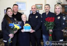 Поліцейські Вінниччини привітали 101-річну ветеранку Ольгу Твердохлєбову