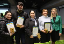 У Вінниці відзначили волонтерів до Дня волонтера: подяки, прапори України та теплі слова