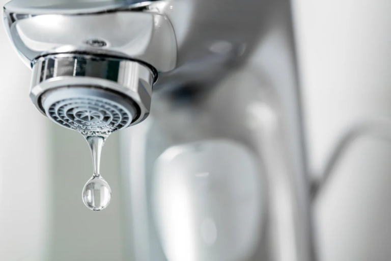 Вінничан просять зробити запас води через ремонт водогону