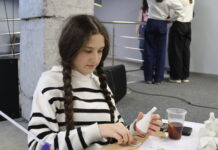 В молодіжному центрі “Квадрат” відбувся захід із виготовлення «Ангелів Пам’яті»