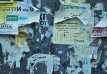 Вінничан штрафуватимуть за хаотичне розклеювання реклами та оголошень