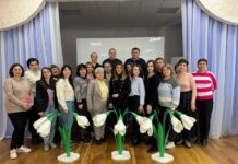 Лариса Білозір передала електронний синтезатор Ліцею 2 у Мурованих Курилівцях