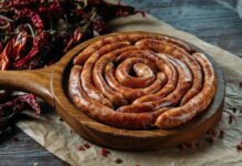 Домашня ковбаса до Великодня: рецепт бабусі, який варто берегти