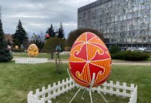 14 гігантських писанок прикрасили Майдан Незалежності у Вінниці