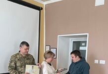 На Вінниччині захиснику «Азовсталі», що повернувся з полону, вручили почесні нагороди