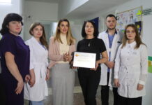 «Тепло відродження»: у Тульчинській ЦРЛ облаштовують зону відпочинку для пацієнтів просто неба