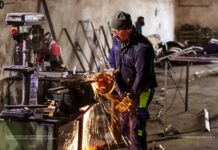 «Кожен день простою — це чиєсь втрачене життя»: як «Червона калина» ремонтує бронетехніку на передовій біля Покровська