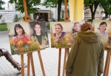 У Вінниці відкрили фотовиставку, присвячену матерям загиблих Героїв