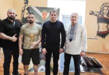 Сила, що надихає: у Вінниці ветерани змагались у пауерліфтингу
