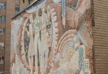 У Вінниці очистили мозаїчні панно 70–80-х років від кіптяви та пилу