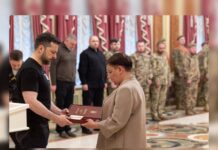 Президент Зеленський передав орден «Золота Зірка» матері загиблого героя з Вінниччини