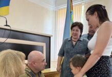 У Жмеринському районі вшанували пам’ять загиблих Захисників: рідним вручено державні нагороди посмертно