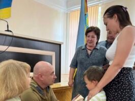 У Жмеринському районі вшанували пам’ять загиблих Захисників: рідним вручено державні нагороди посмертно