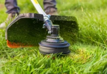 У Вінниці триває плановий покіс трави у приватному секторі