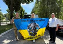 Два автомобілі передано захисникам із Вінниччини