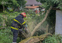 Рятувальники Вінниччини вже третю добу ліквідовують наслідки негоди