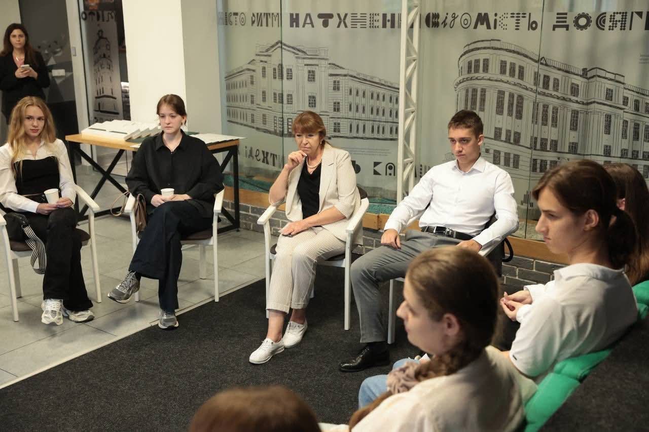 У Вінниці відзначили кращих випускників області грамотами і планшетами