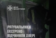 У Вінниці рятувальники врятували чоловіка, який не міг відчинити двері через погане самопочуття