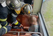 У Вінниці рятувальники визволили ніжку трирічного хлопчика, що застрягла між сидіннями трамвая