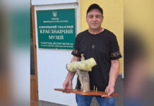 Гіпс зі шрамом війни: боєць із 120 бригади ТрО передав реліквію до музею