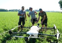 Ветерани з Вінниччини навчаються керувати агродронами просто в полі
