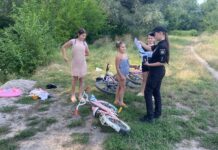 На Вінниччині ювенальні поліцейські навчають дітей безпечній поведінці на водоймах