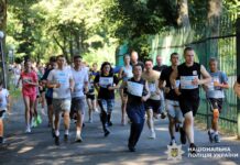 Вінничани долучилися до патріотичного забігу «Шаную воїнів, біжу за Героїв України»