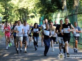 Вінничани долучилися до патріотичного забігу «Шаную воїнів, біжу за Героїв України»