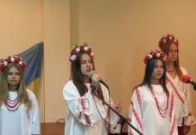 У музичному батлі школярки зійшлися із дорослими вокалістами