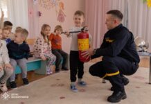 У вінницькому дитсадку рятувальники навчали дітей правил безпеки