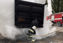 На Вінниччині горіли будинок, господарська споруда та вантажівка