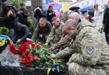 Вінничани віддали шану полеглим воїнам і Героям Небесної Сотні