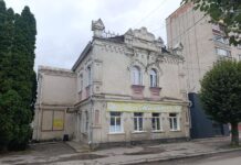 Єврейська молитовня, німецька поліція та телефонна станція: Історія старовинного дохідного будинку в Барі