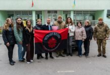 Два вінницькі ліцеї передали на фронт автомобілі для захисників