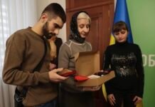Родинам загиблих воїнів бригади «Червона Калина» передали ордени «За мужність»