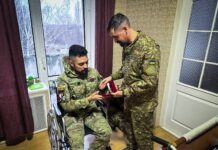 Бійцям «Червоної Калини» вручили нагороди у лікарнях на свята